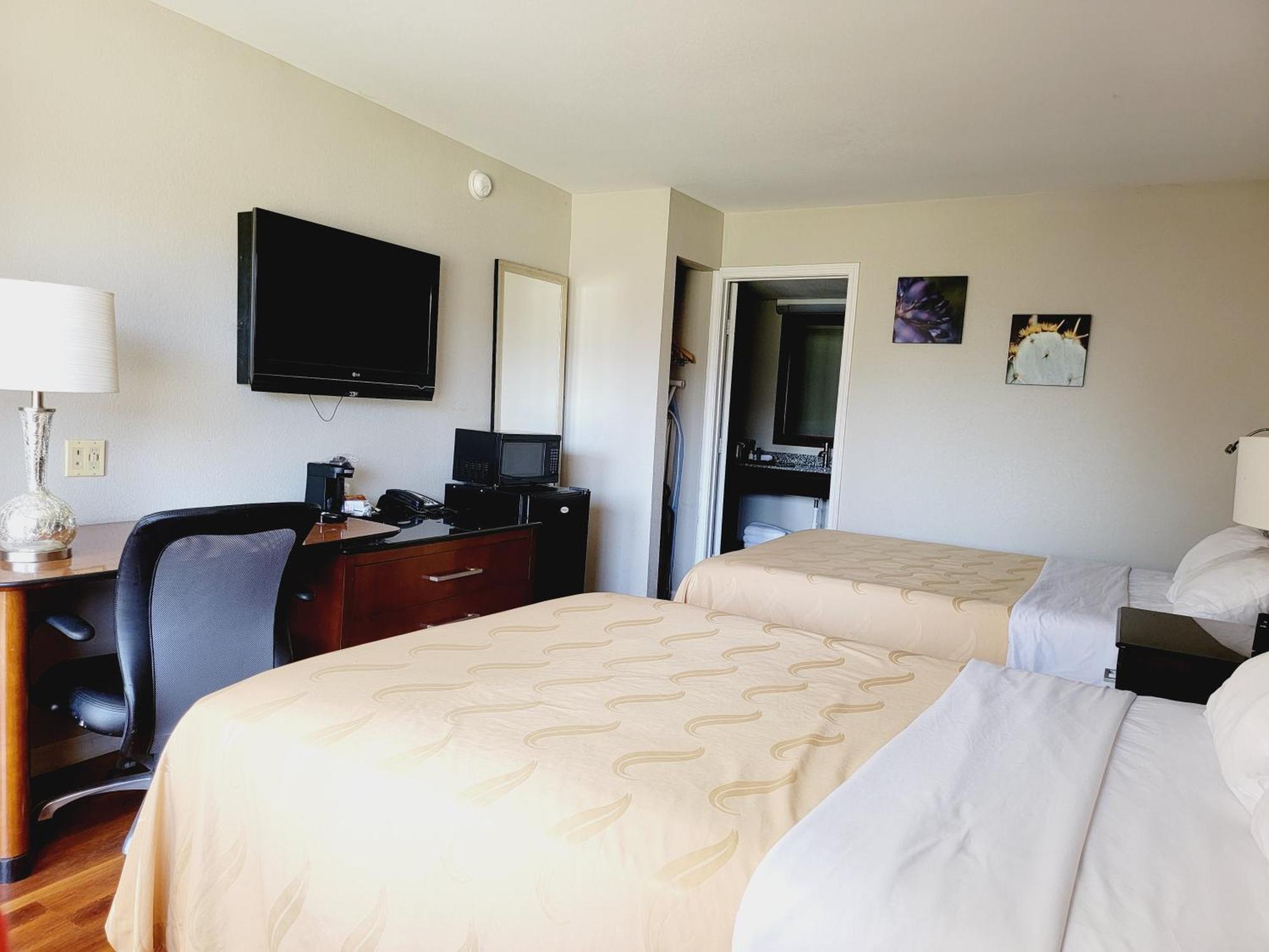 Cambridge Hotel 4*
